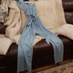 Beautiful bebe ons shoulder jumper xs